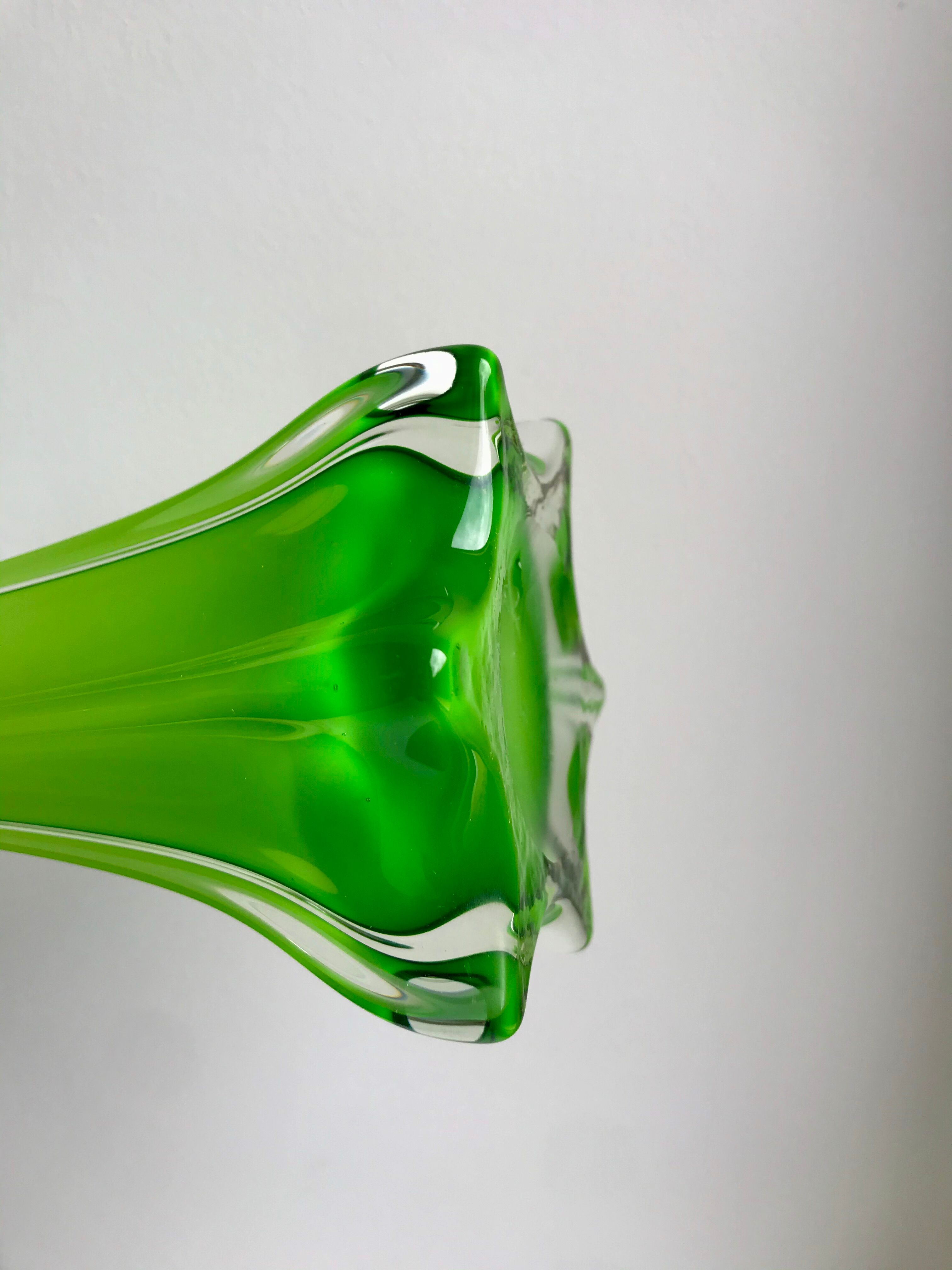 large soliflore vase in opaline and apple green glass Murano style 60s-70s