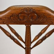 Chaise triangulaire en chêne massif et osier années 1950