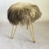 Tabouret vintage laine d’agneau sur les jambes du trépied des années 1950