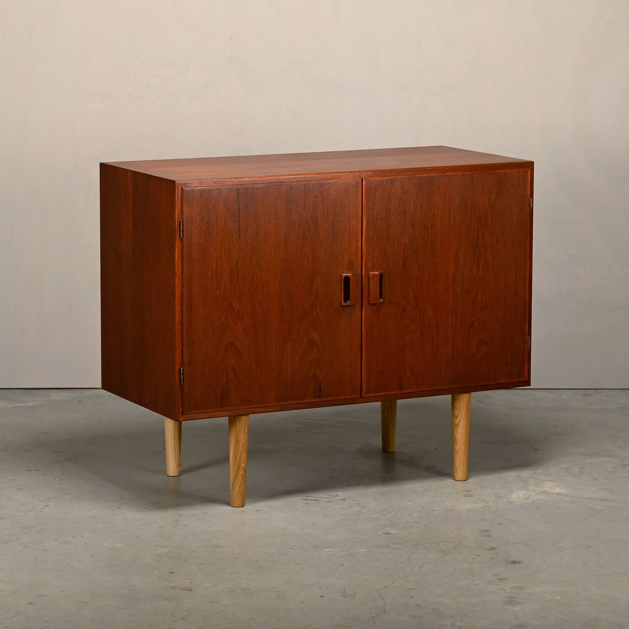 Børge Mogensen Cabinet or small Sideboard in teak and oak, Søborg Møbler