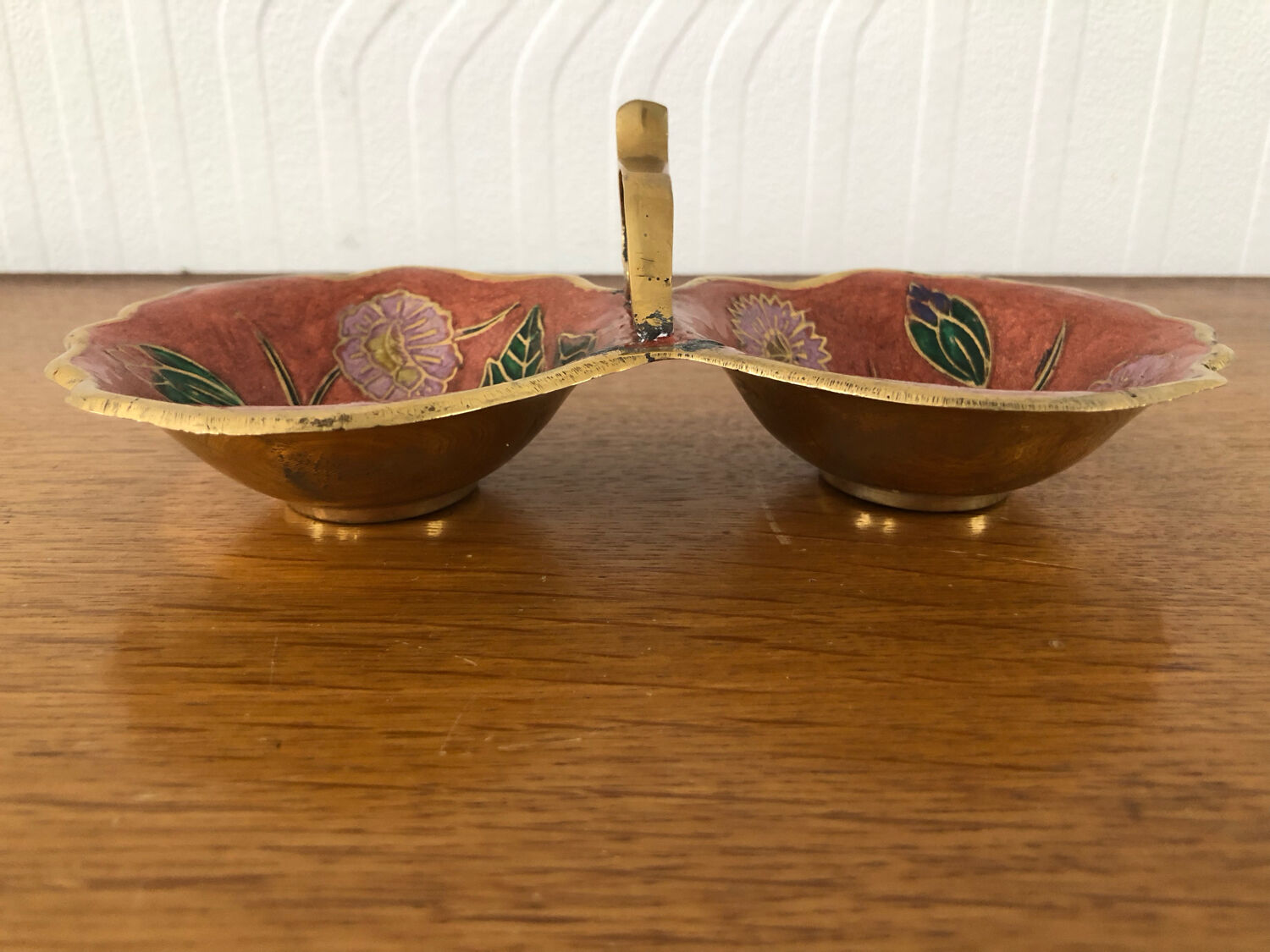 Empty pockets in brass and floral decoration