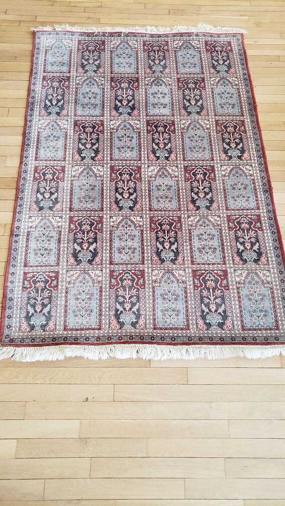 Hand-knotted wool carpet