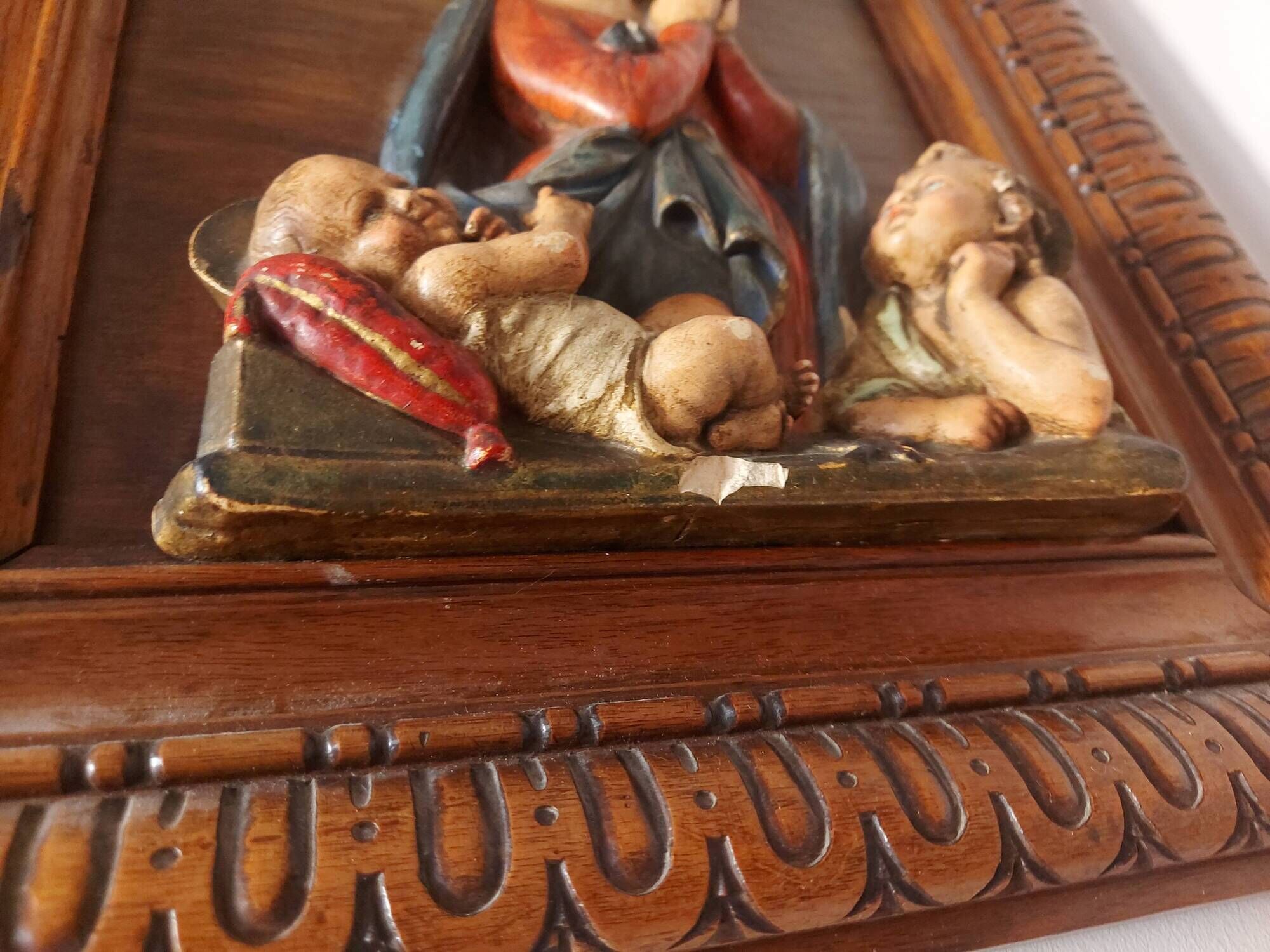 Painting, low relief in polychrome plaster, virgin mary, child jesus on wooden frame