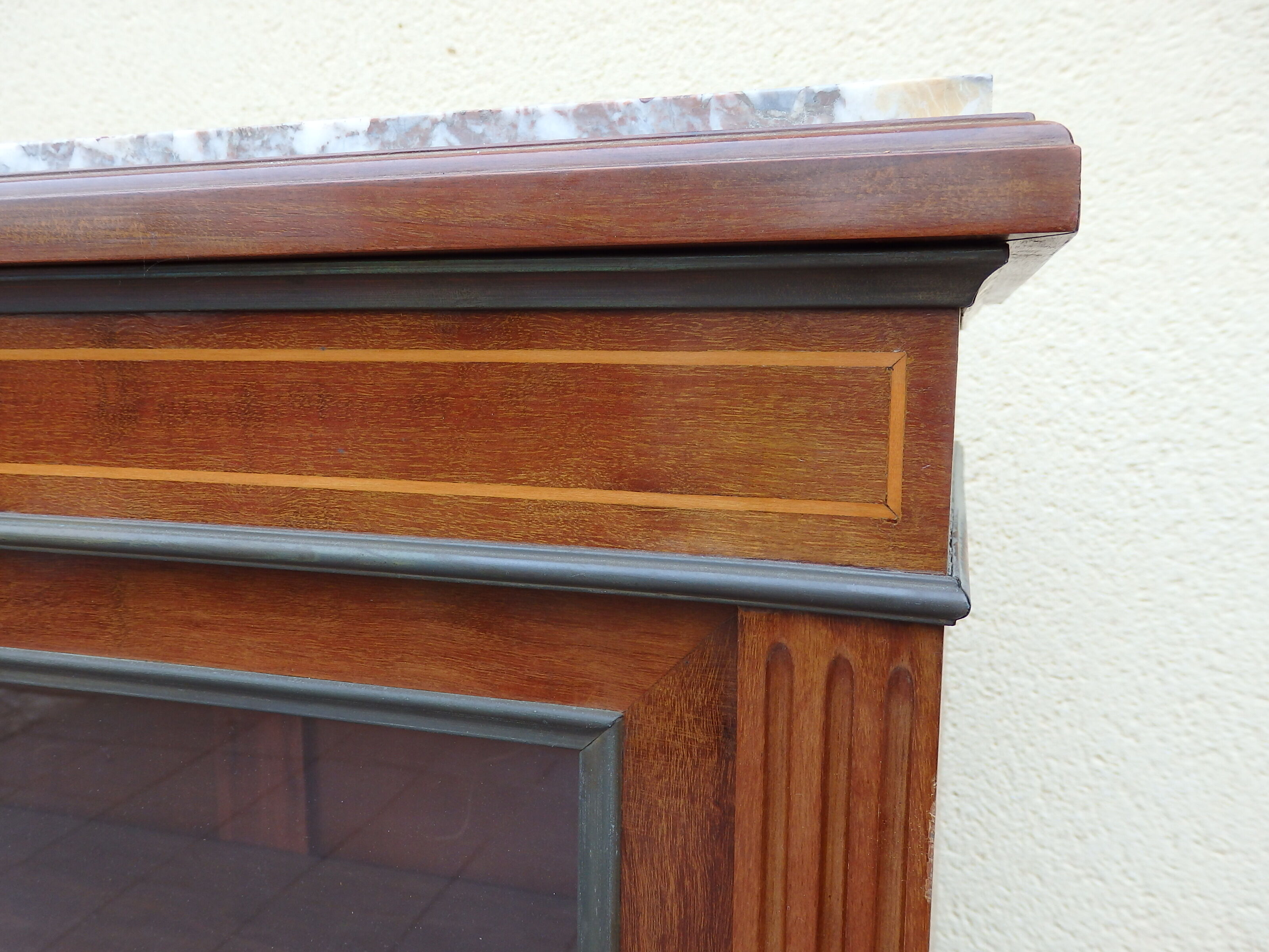 louis XVI showcase furniture