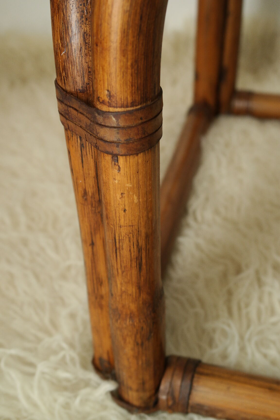 Table basse en bambou et verre fumé vintage