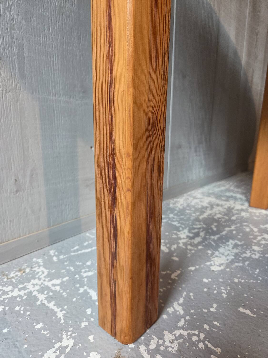 Pine table