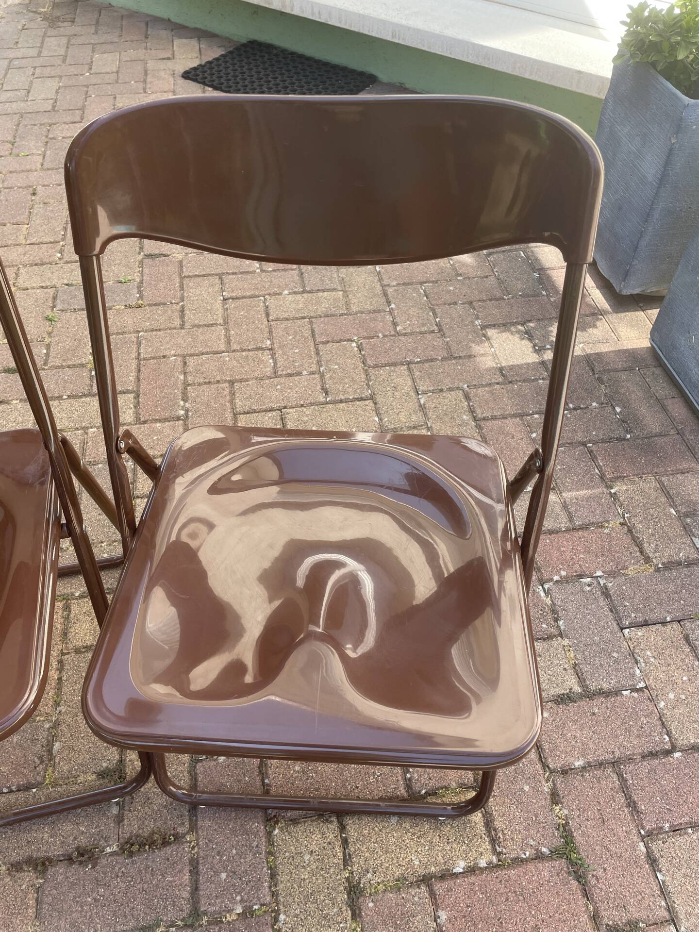 2 designer chairs from the 70s, Italy