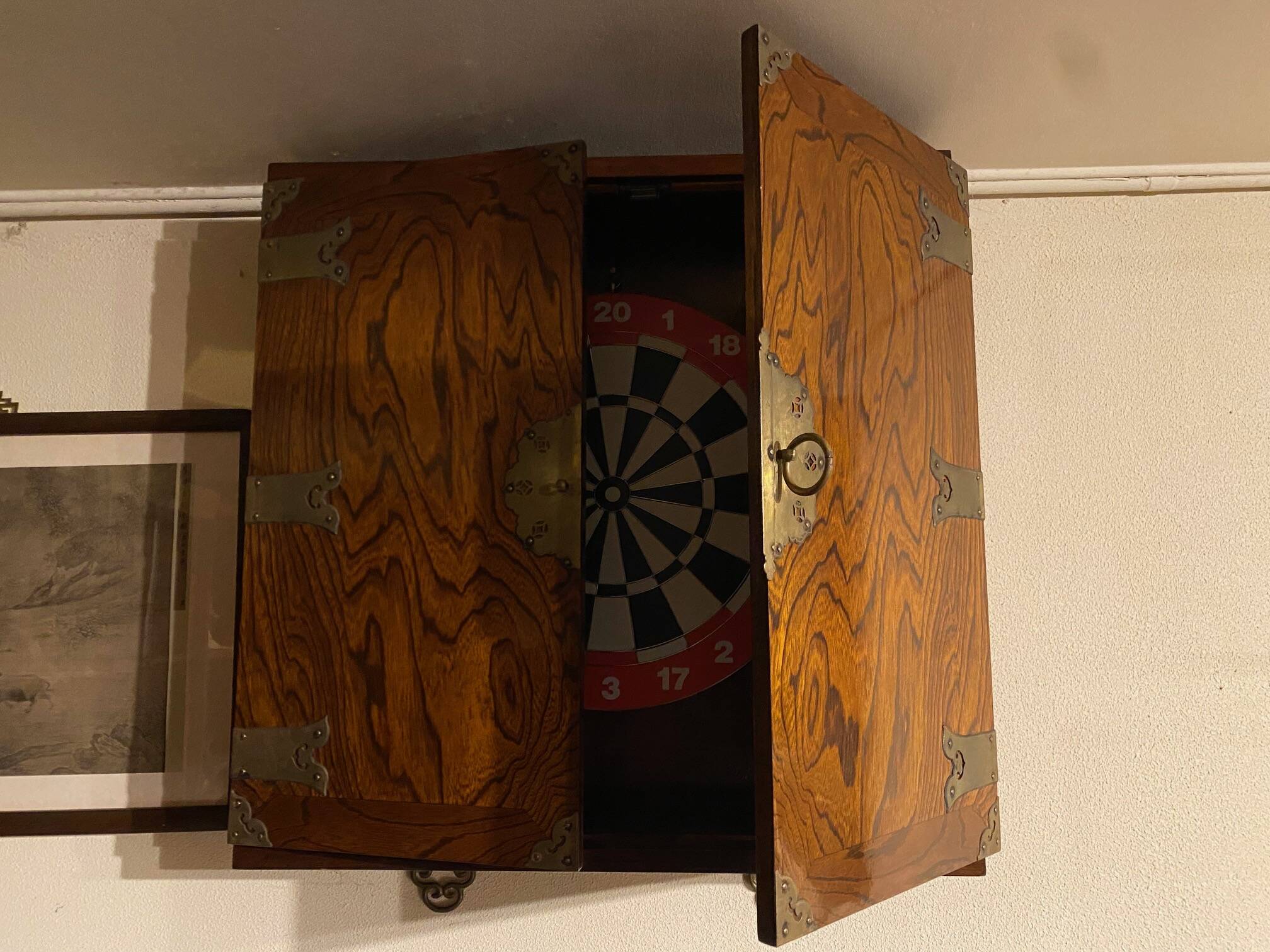 Wall mounted dartboard cabinet