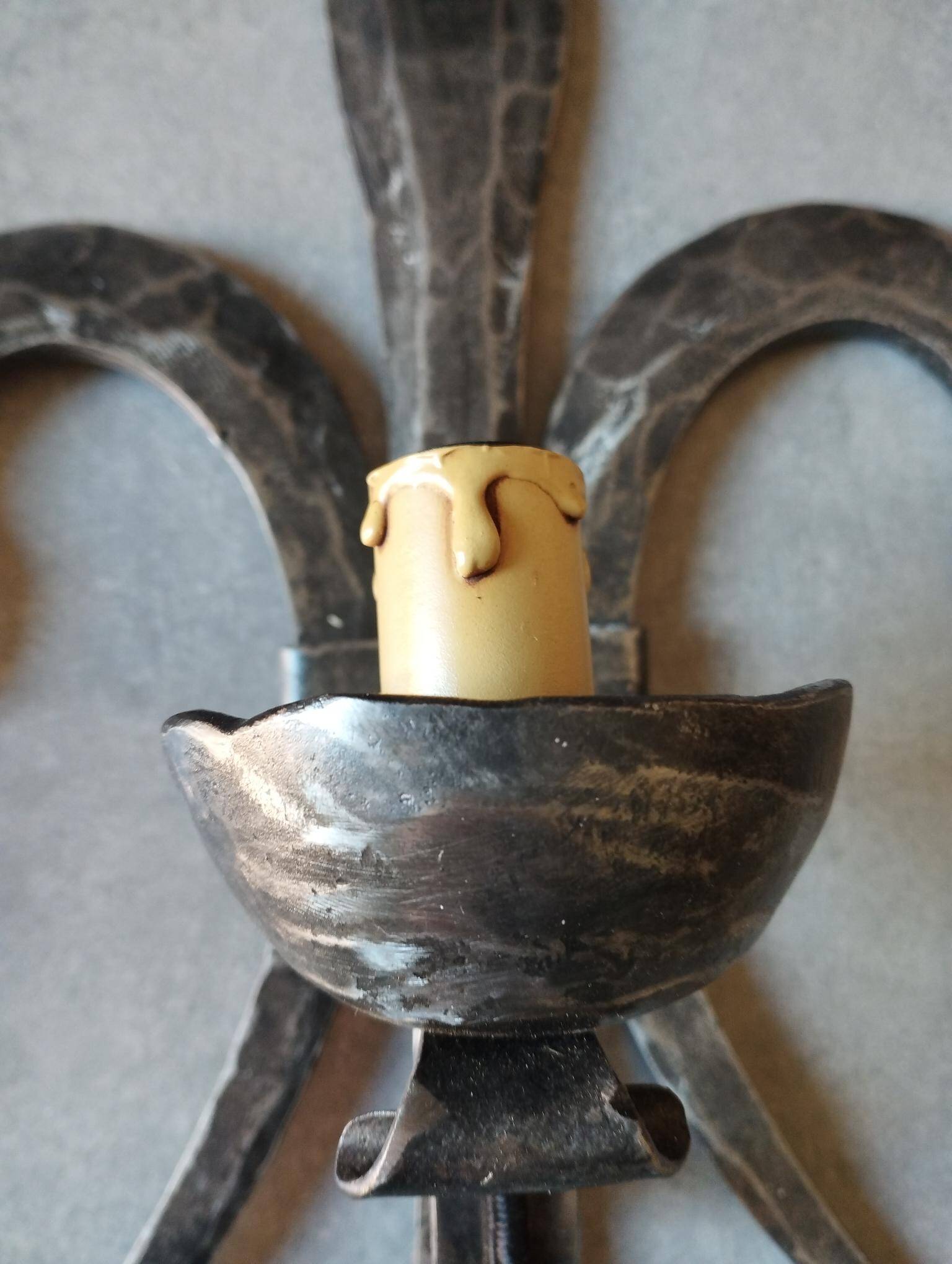 Brutalist iron wall light "fleur de lys"