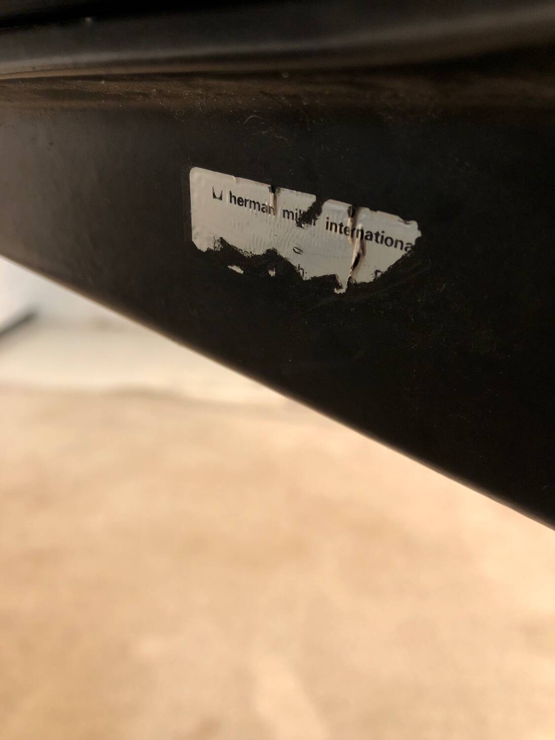 Round table 120cms by Eames, edition Herman Miller 1970