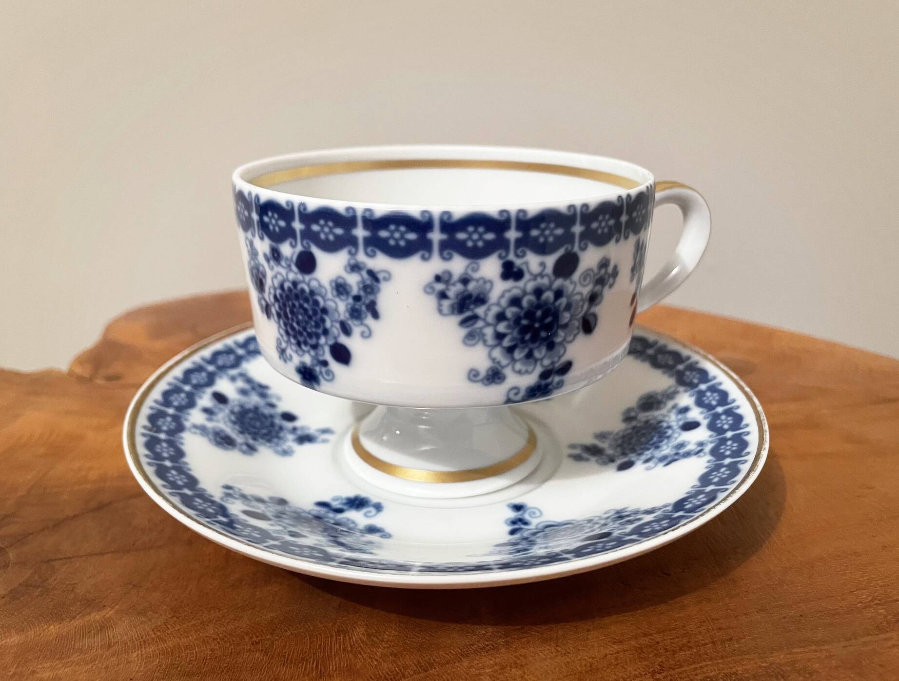 Tasse à thé en porcelaine Wallendorf avec soucoupe, Echt Kobalt, motif fleur bleue