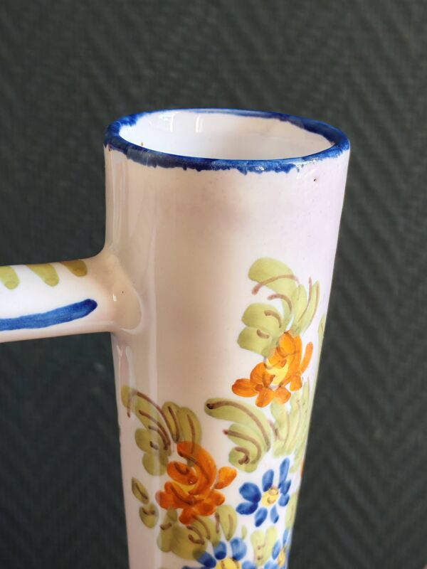 Aiguière, pichet vintage en faïence émaillée à décor floral peint à la main