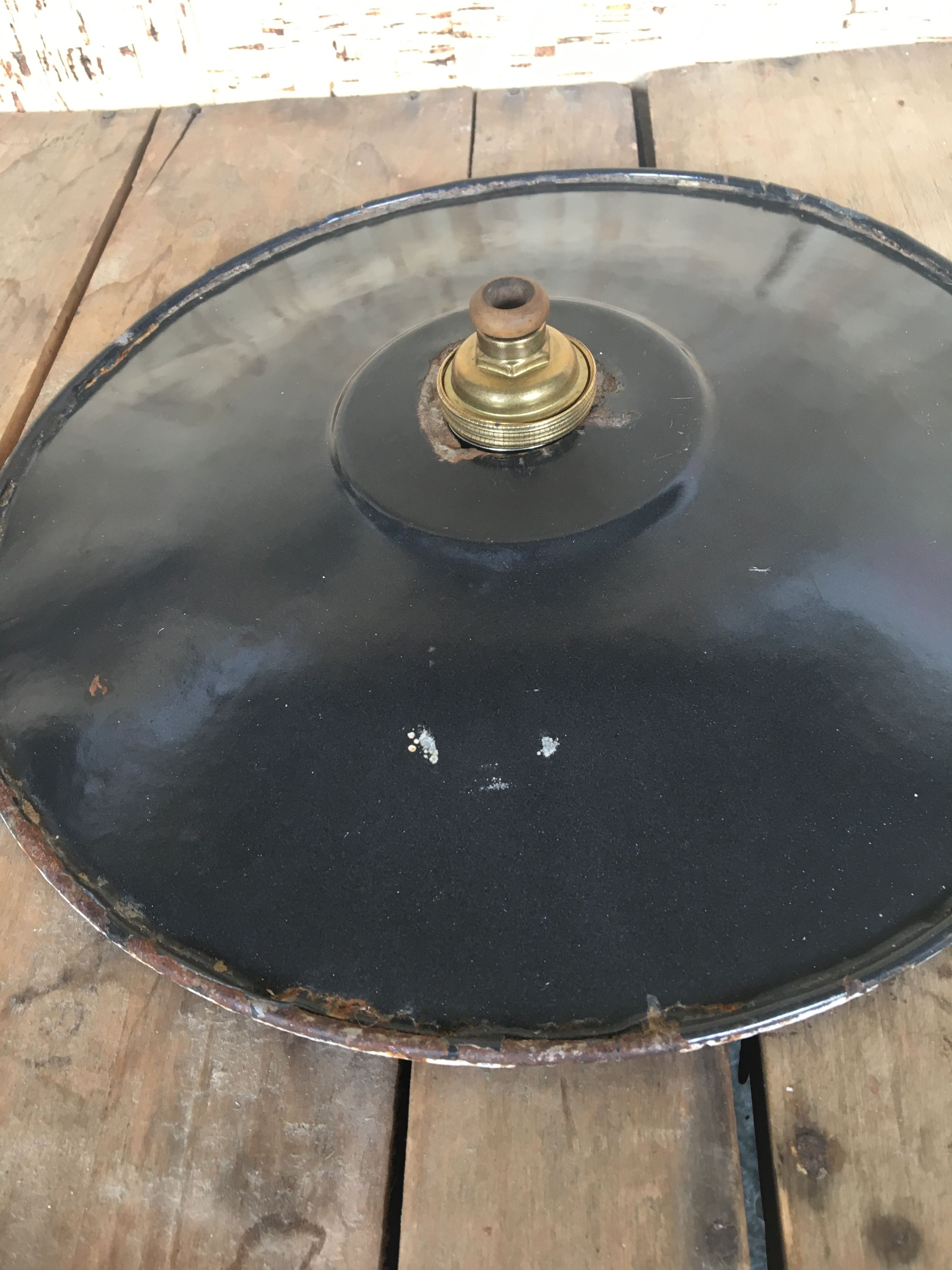 Wall light enamelled sheet metal patty on swan collar and porcelain rosette