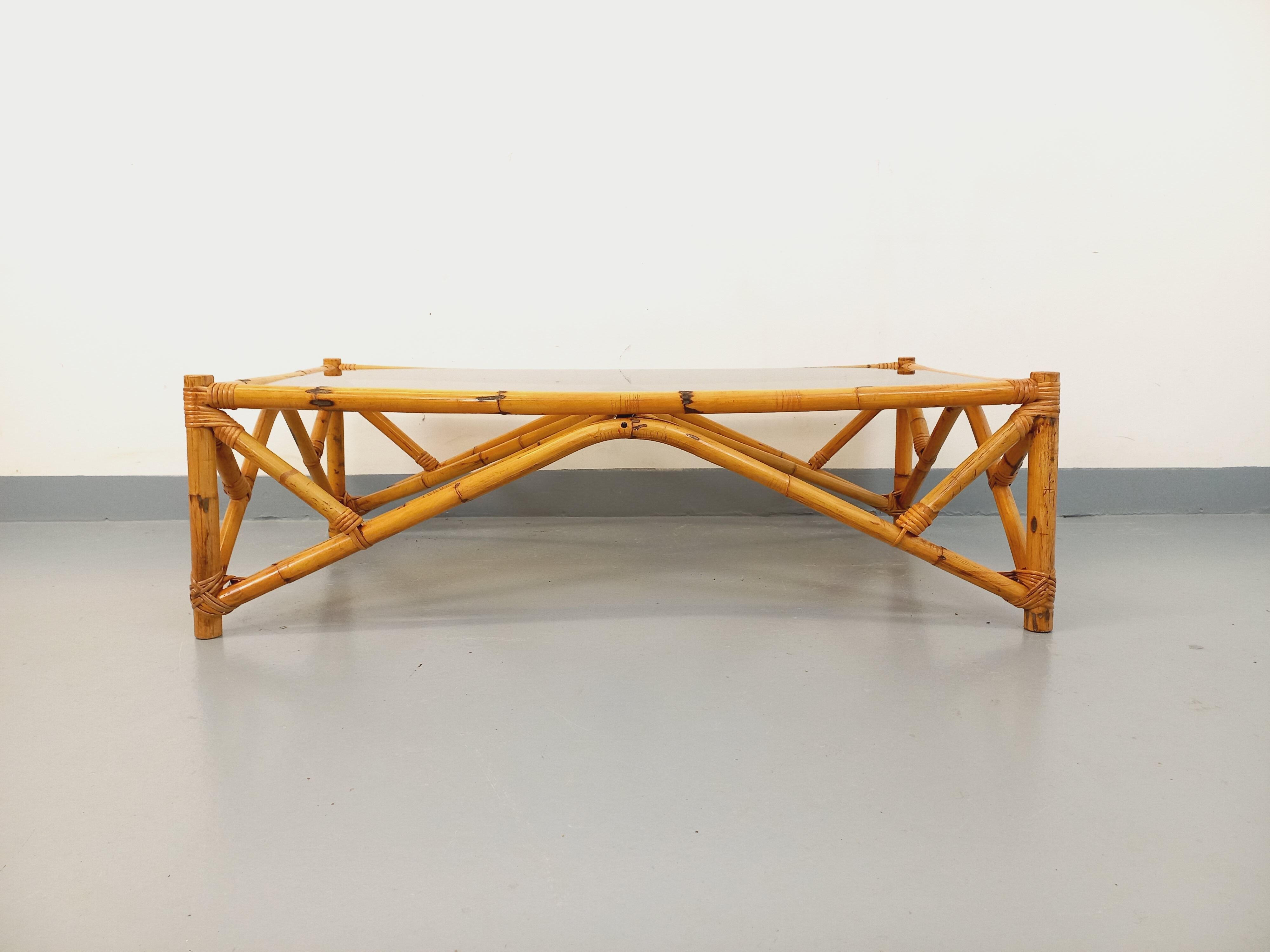 Vintage rectangular coffee table in rattan and smoked glass from the 1970s.