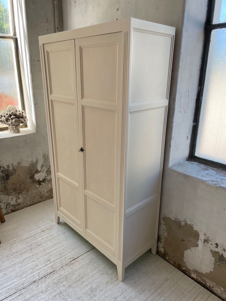 White and green cutter cabinet