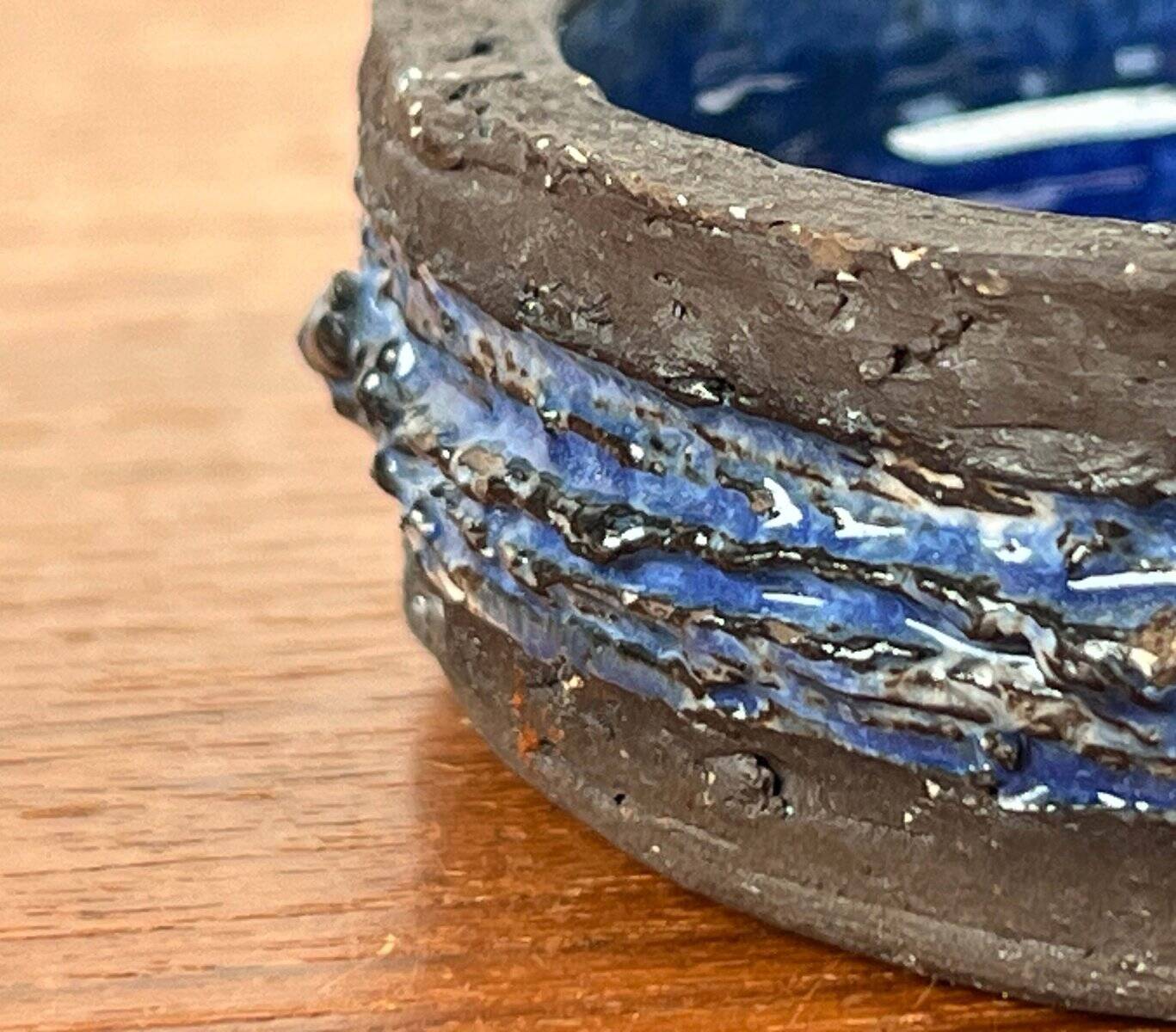 Danish studio pottery bowl from the mid-century by Robert Rob Bentsen, 1960s.