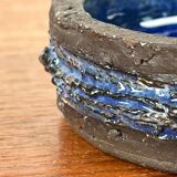 Danish studio pottery bowl from the mid-century by Robert Rob Bentsen, 1960s.