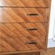 Commode en bois pieds compas
