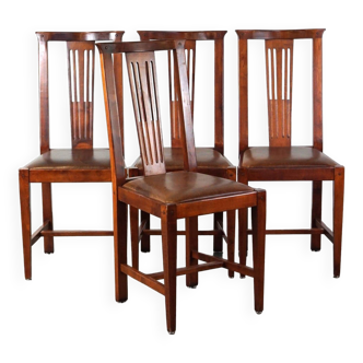 Ensemble de quatre chaises de salle à manger Art Nouveau en cuir de mouton avec cadres en bois et sièges en cuir