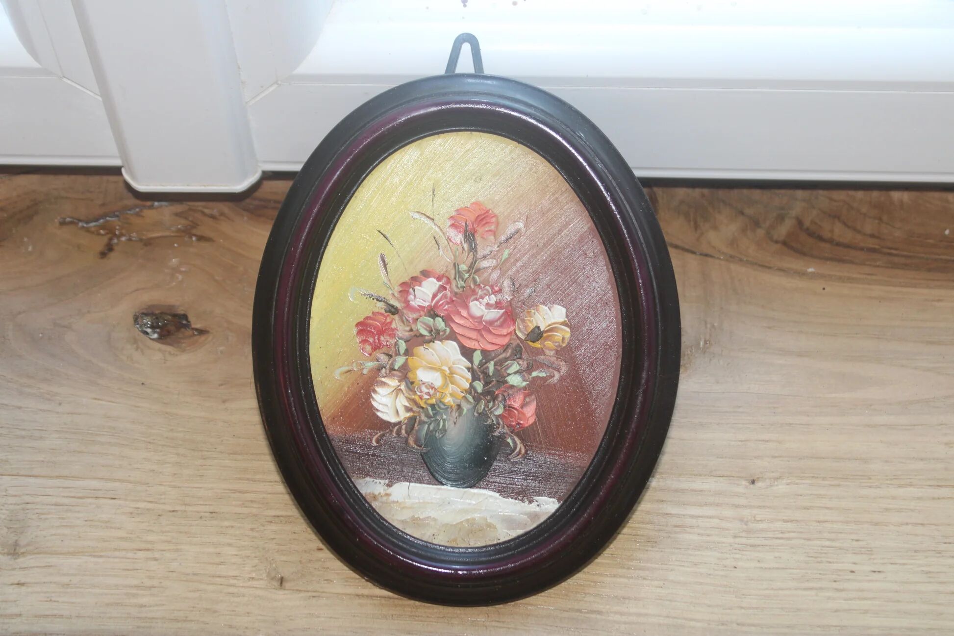 Small vintage oval painting – Raised bouquet of flowers – Retro burgundy frame