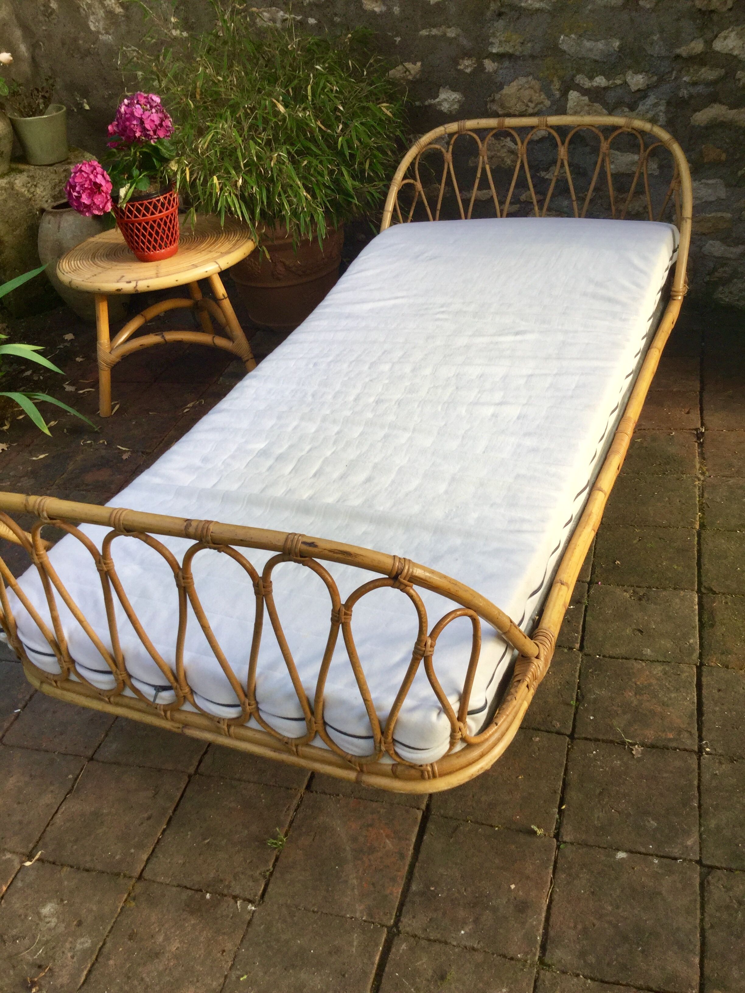 Bed rattan of the 1960s
