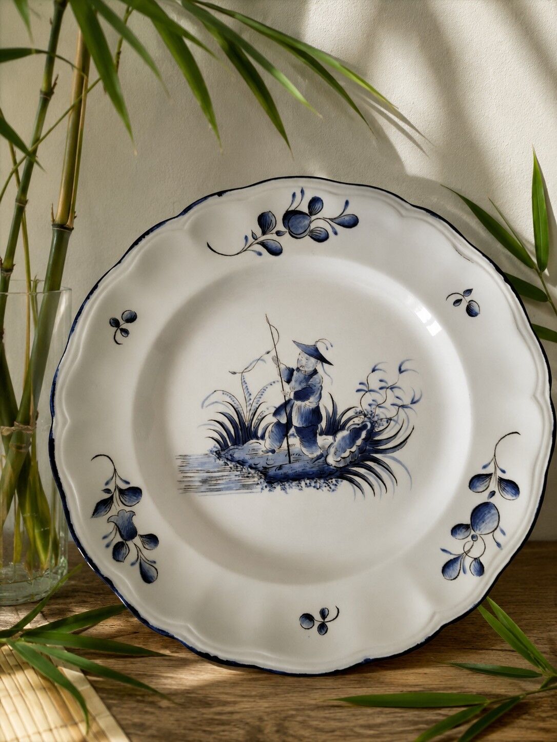 Assiette KG Lunéville décor pêcheur bleu