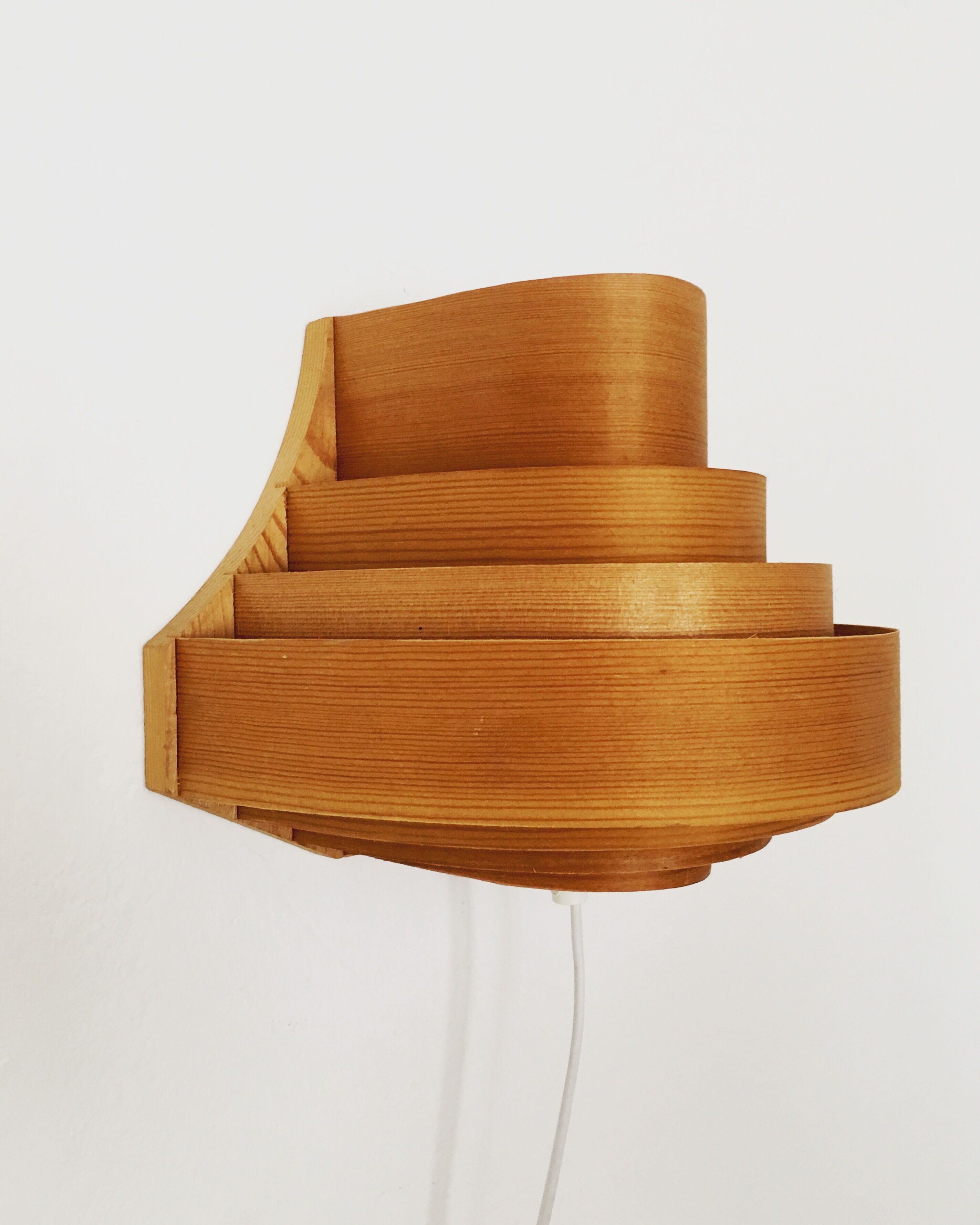 Wooden wall lamp