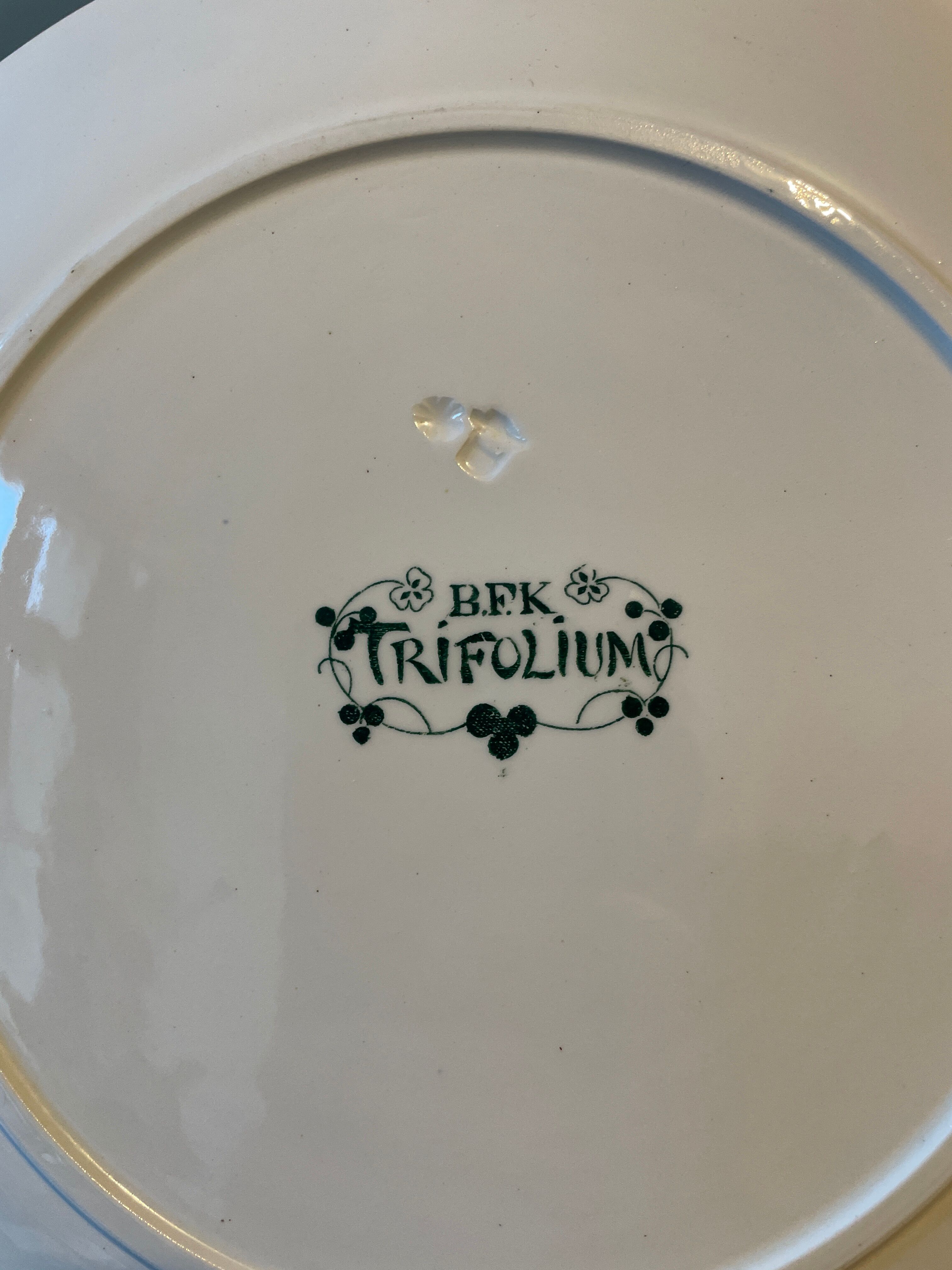Set of 6 flat plates XIXth Boch Frères Keramis, "Trifolium"