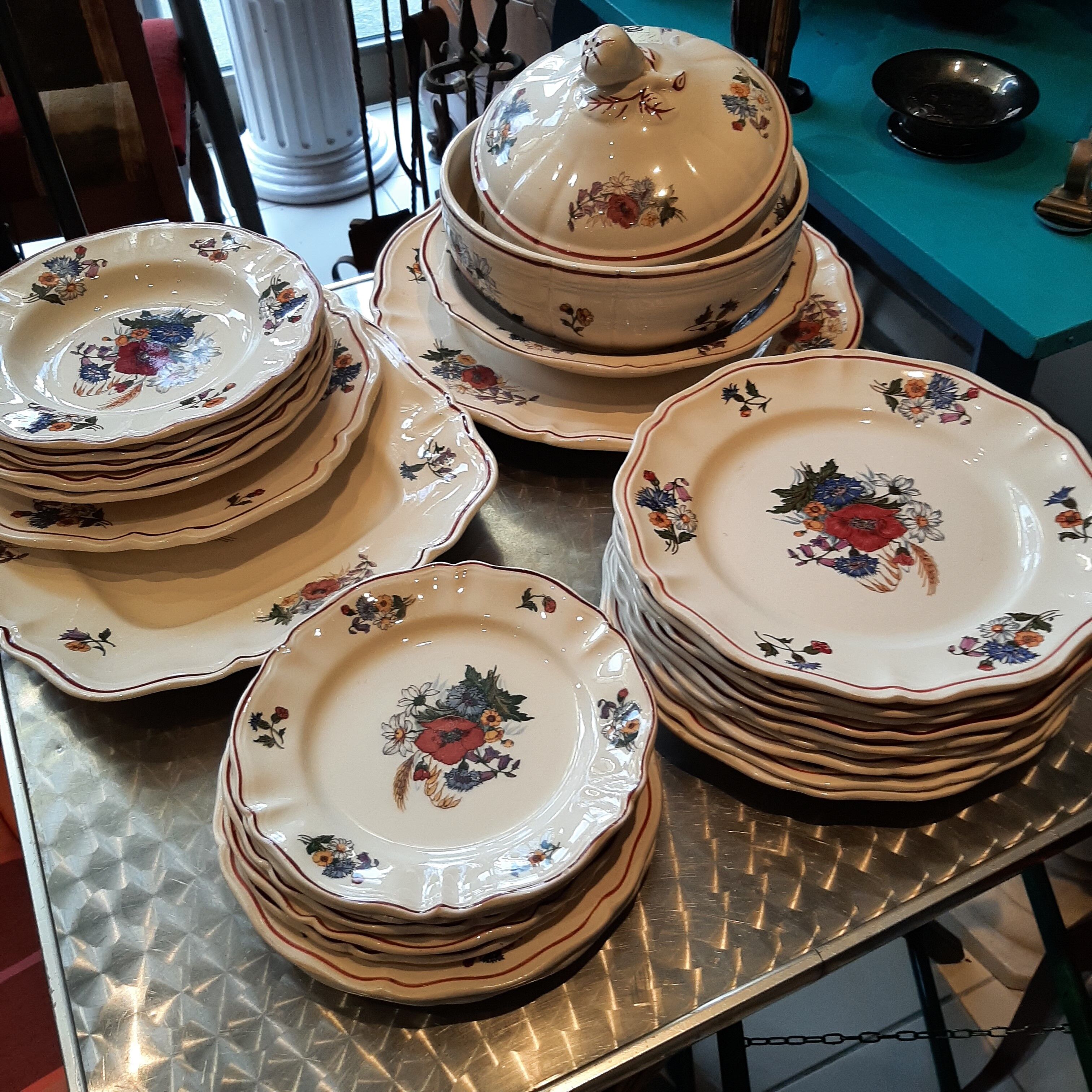 Lot of tableware Sarreguemines Areste