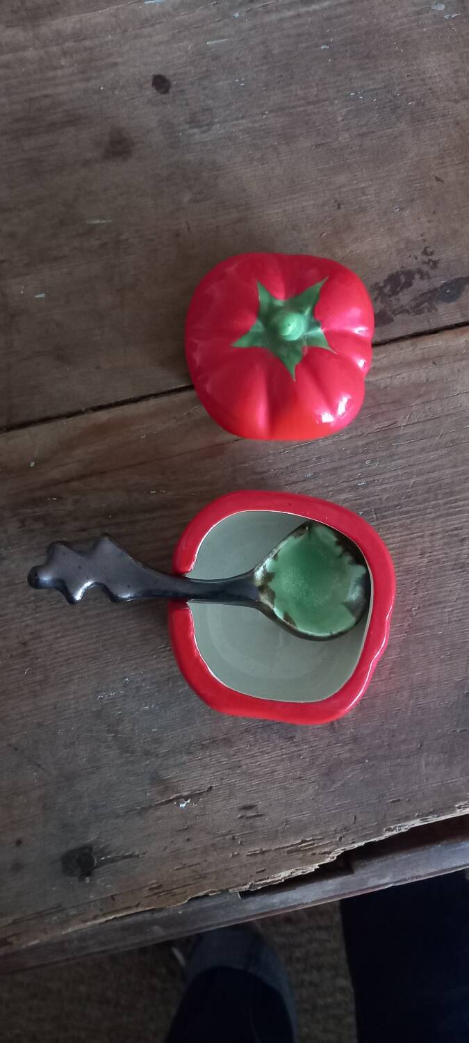 Mustard, tomato slip