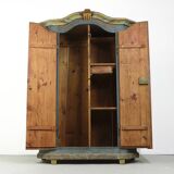 Armoire de mariée peinte à l'art populaire