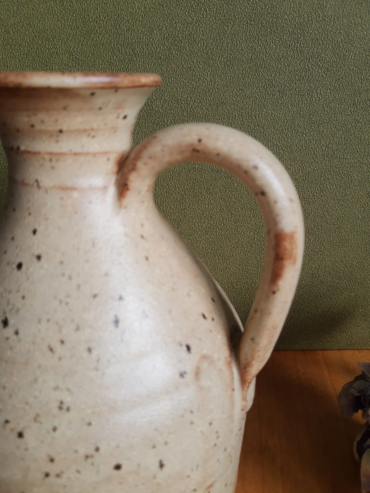 Vallauris pitcher in vintage sandstone