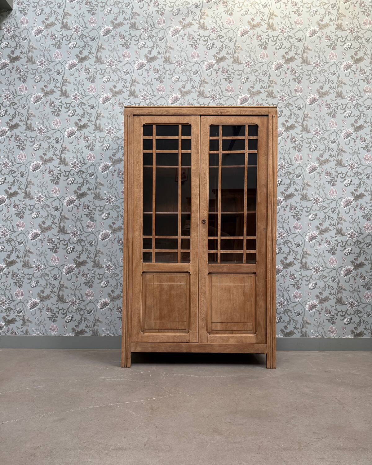 Old display case (renovated)