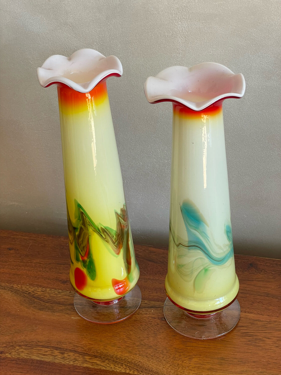 Duo of frill soliflores