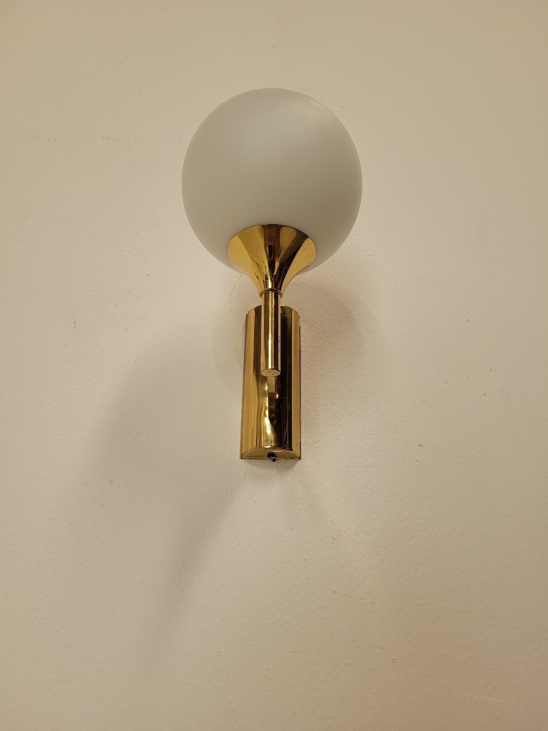Pair of vintage wall lights in brass and glass from the 70s