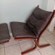 Fauteuil Ingmar Relling chauffeuses et Ottoman bois vintage scandinave