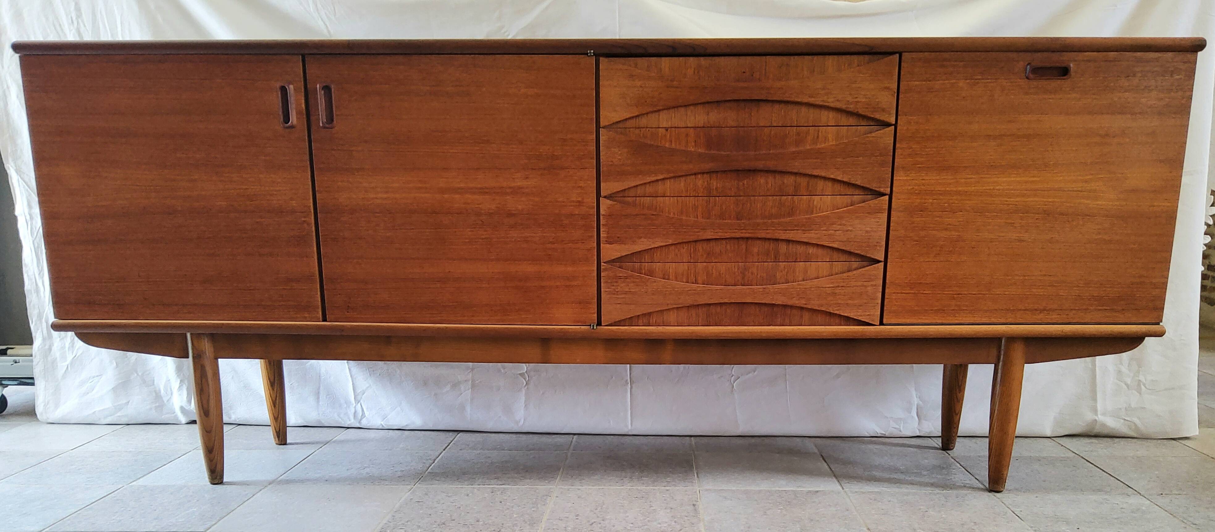 Scandinavian row 60s