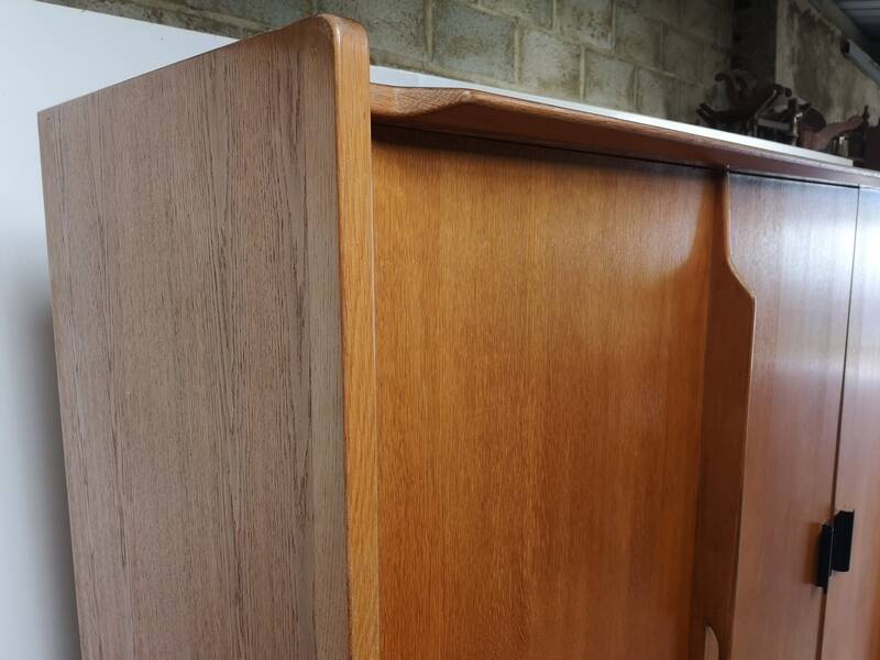 Wardrobe compass feet