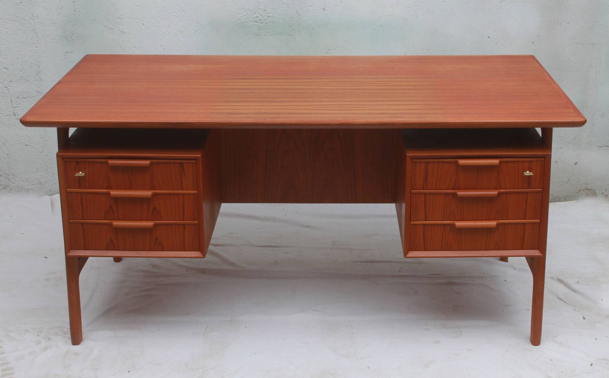 Bureau en teck, années 1960