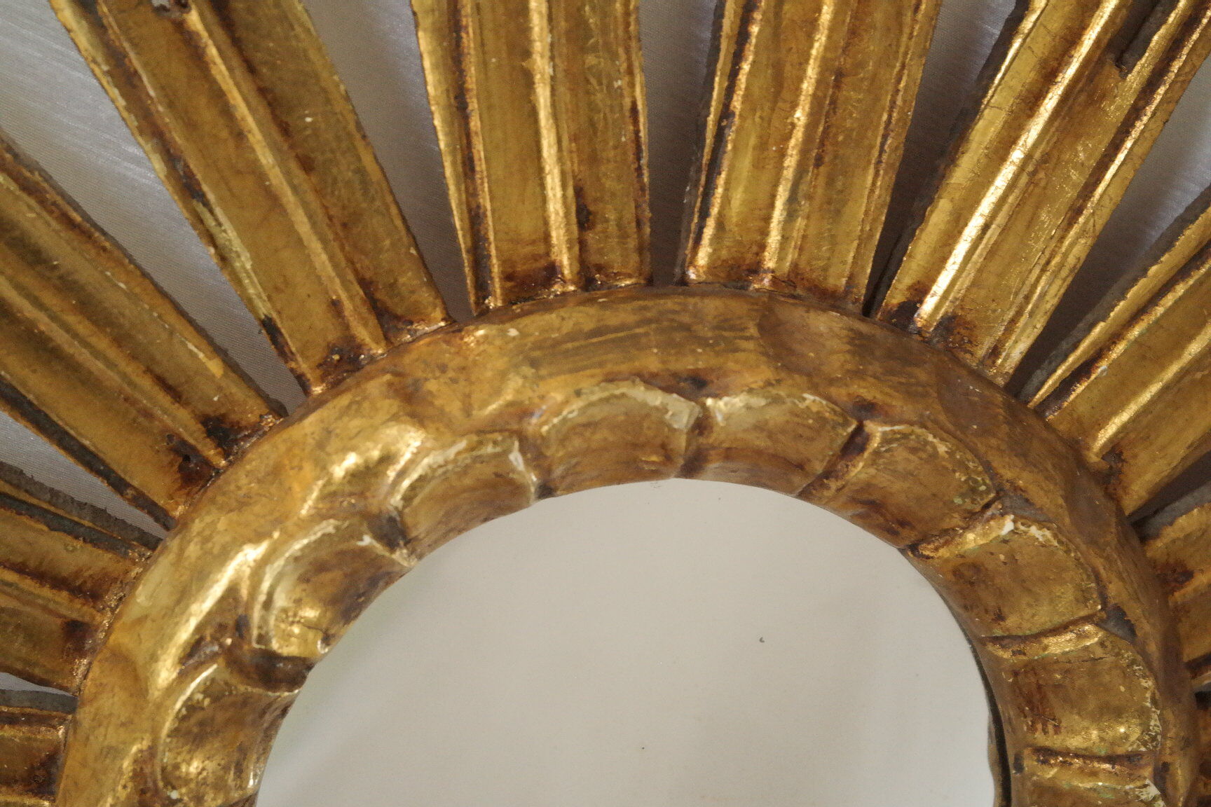 Vintage sun mirror in wood and gold resin 43 cm