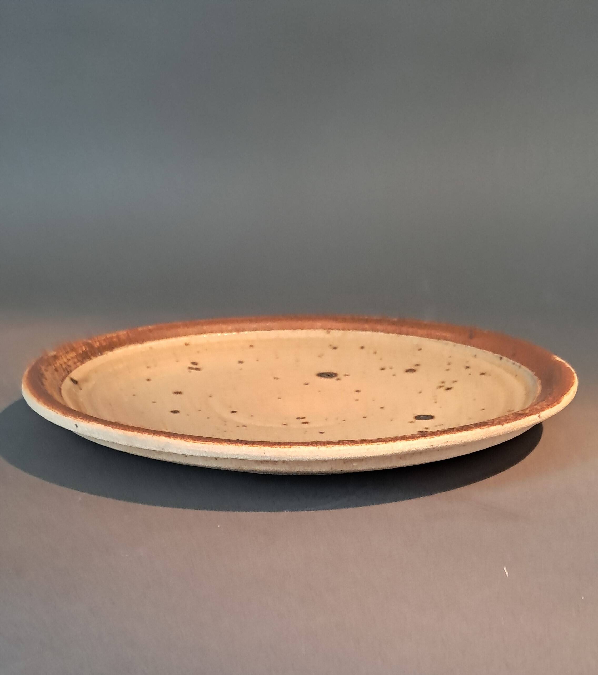 Stoneware dish by Pierre Digan, La Borne 1970 signed.