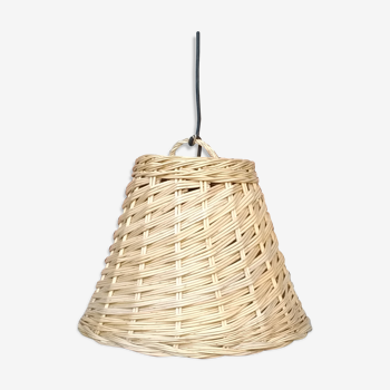 Pendant lamp with wicker lampshade