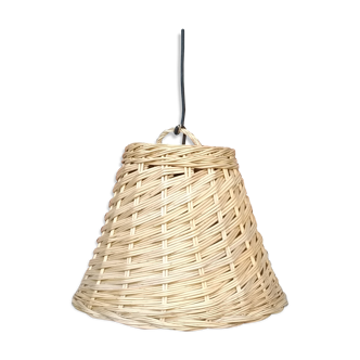 Pendant lamp with wicker lampshade