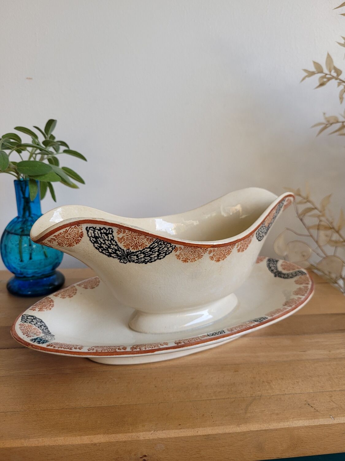 Pauline opaque porcelain saucière