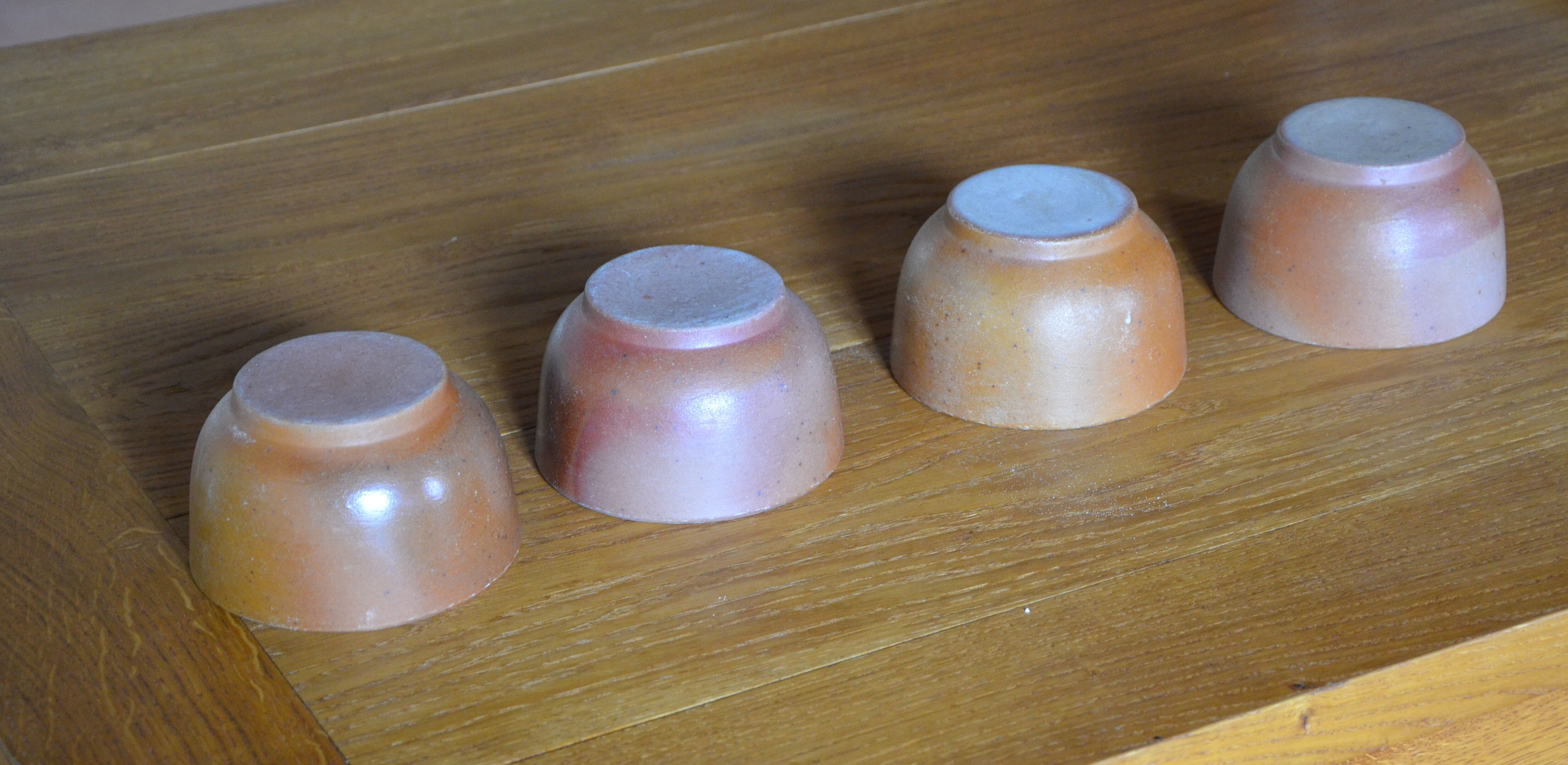 Lot of 4 bowls in sandstone and shiny grey inside