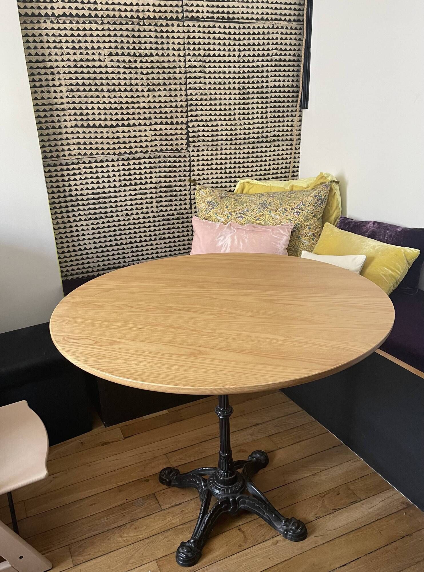 Round table