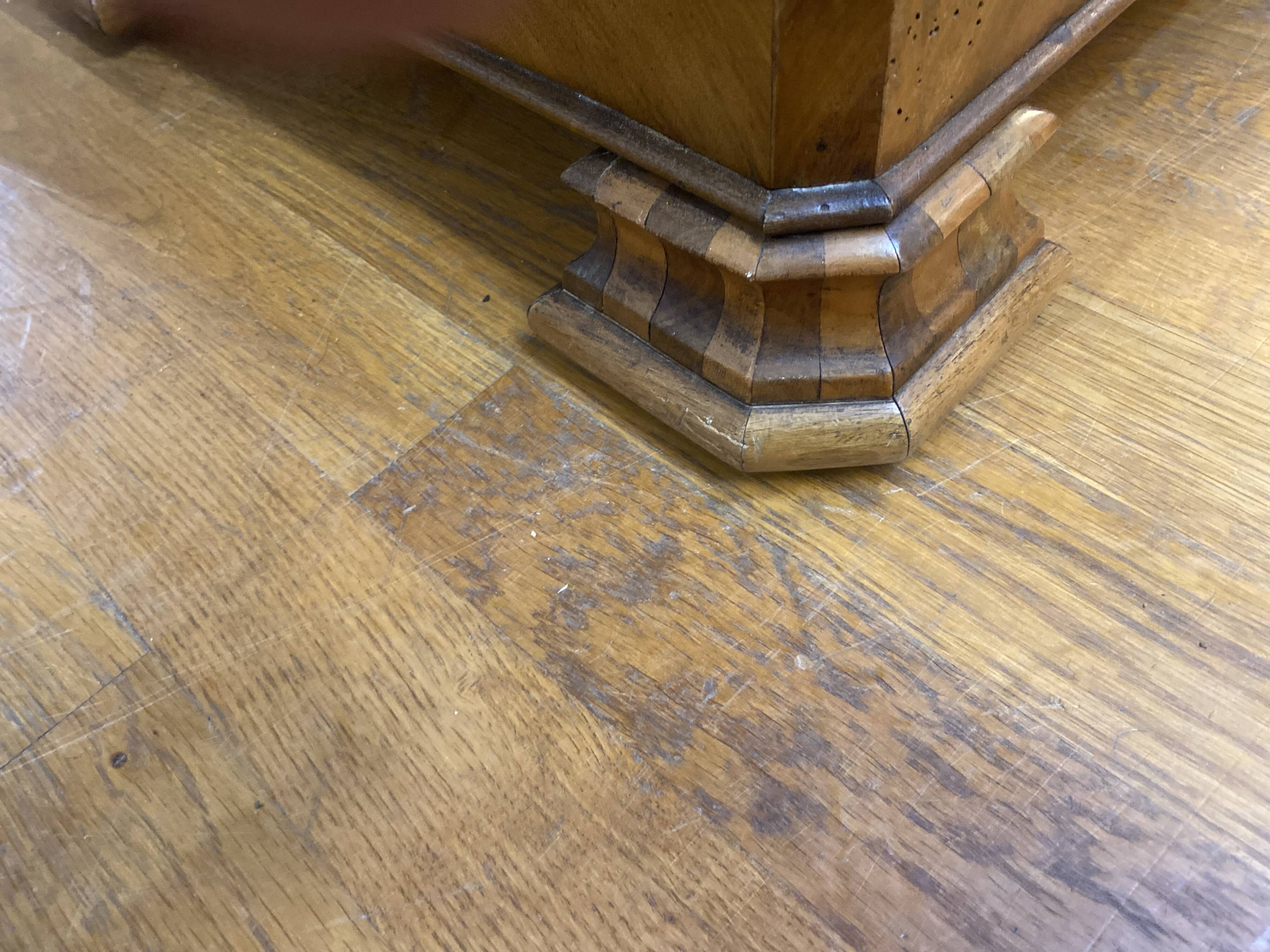 Louis Philippe chest of drawers in cherry wood