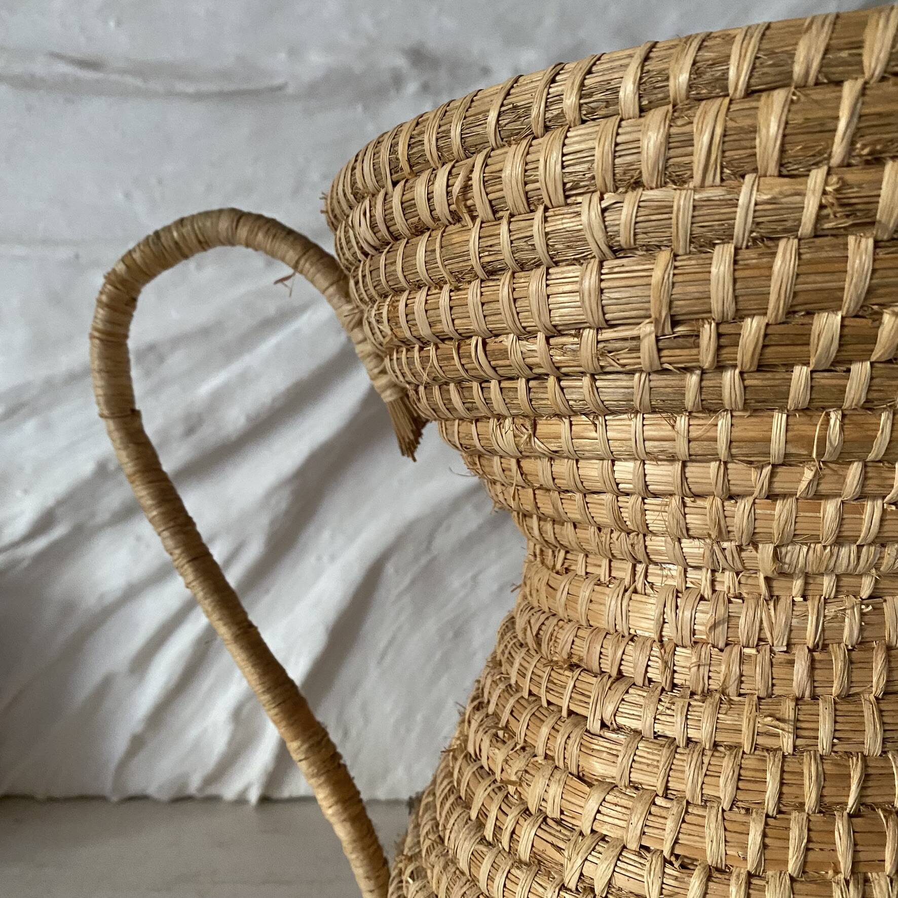 Straw amphora in Burgundy style 35 cm, French wickerwork.