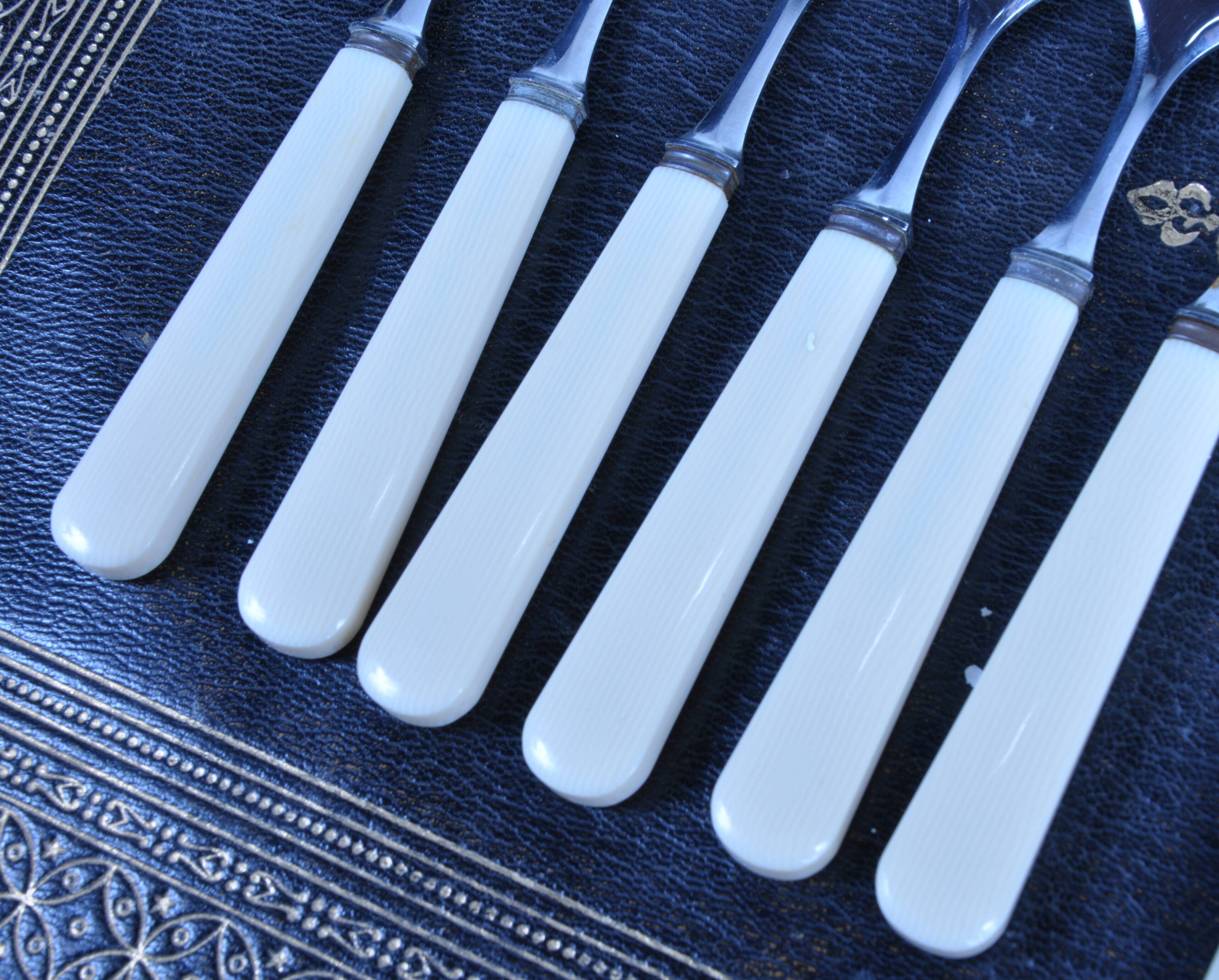 Christofle dessert cutlery, ivory handle, 19th century.