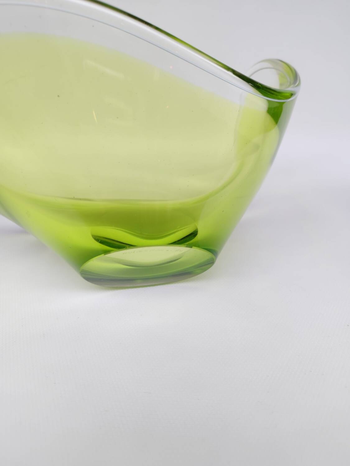 Glass bowl by Paul Kedelv, for flygsfors, 1960s.